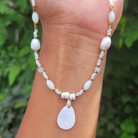 Handmade Beaded Shell & Pearl Choker Necklace - Picture 3 of 5